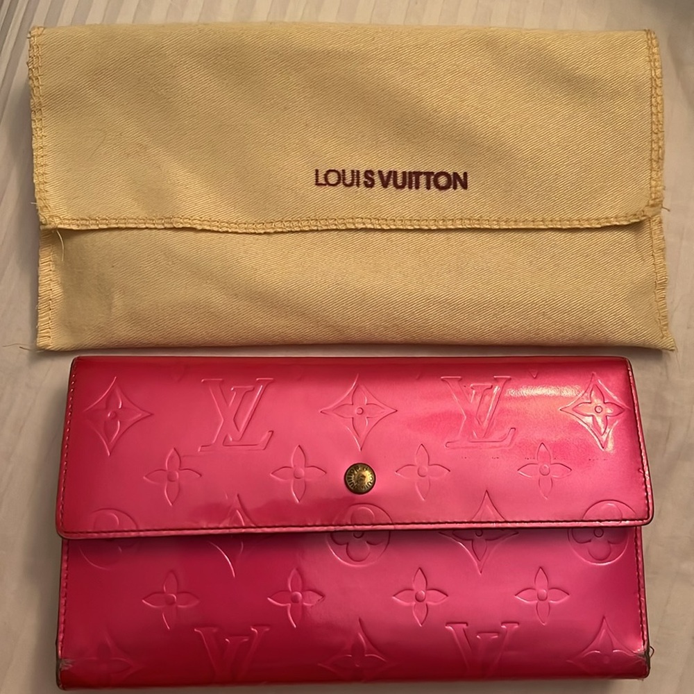 LOUIS VUITTON Rare Fuchsia Monogram Vernis Wallet- Preowned